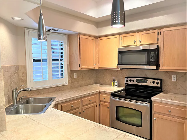 6655 N Canyon Crest Dr #21104 — Photo 3