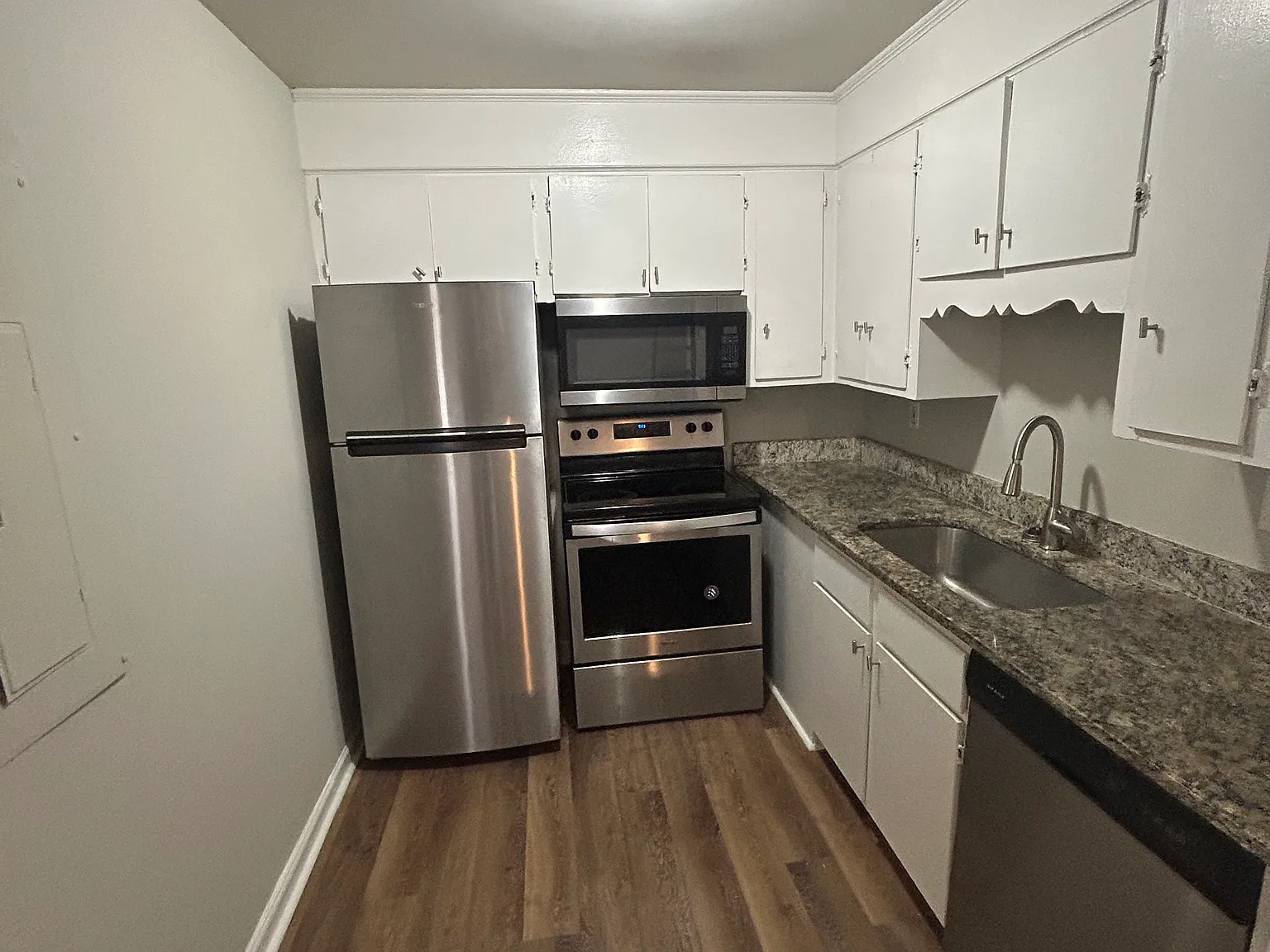 2 bed, 1000 sqft, $1,600 — Photo 2