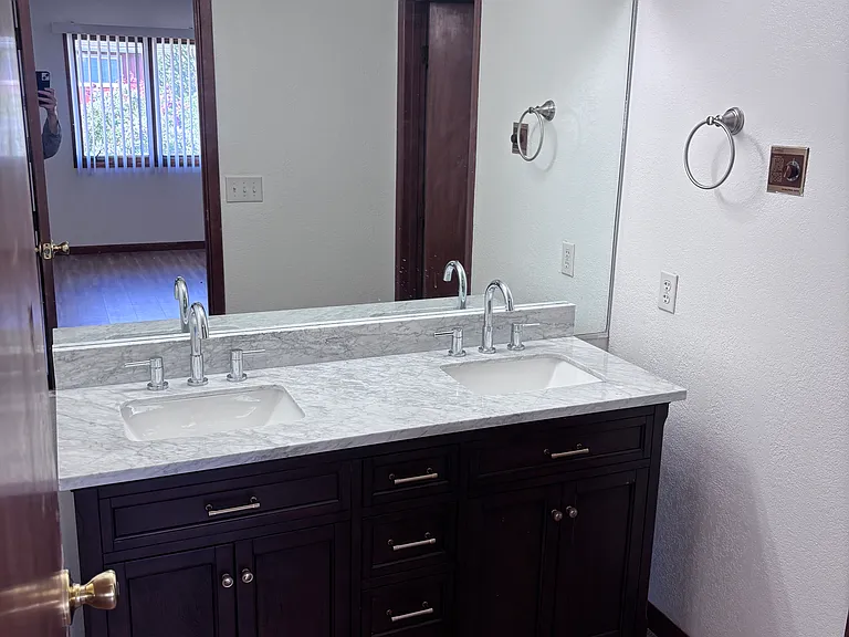 2701 Kingsbridge Cir — Photo 10