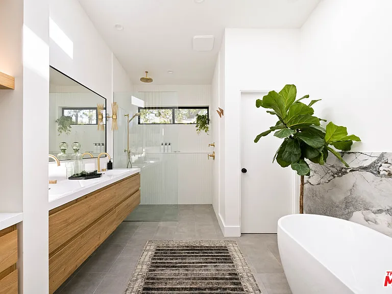 4735 Degovia Ave — Photo 19