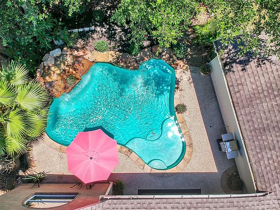 And looks what's waiting for you in the backyard! An entertaining oasis with ample privacy from the neighbors and a perfect place to relax. The extended sun shelf in the pool is a great place to lounge!