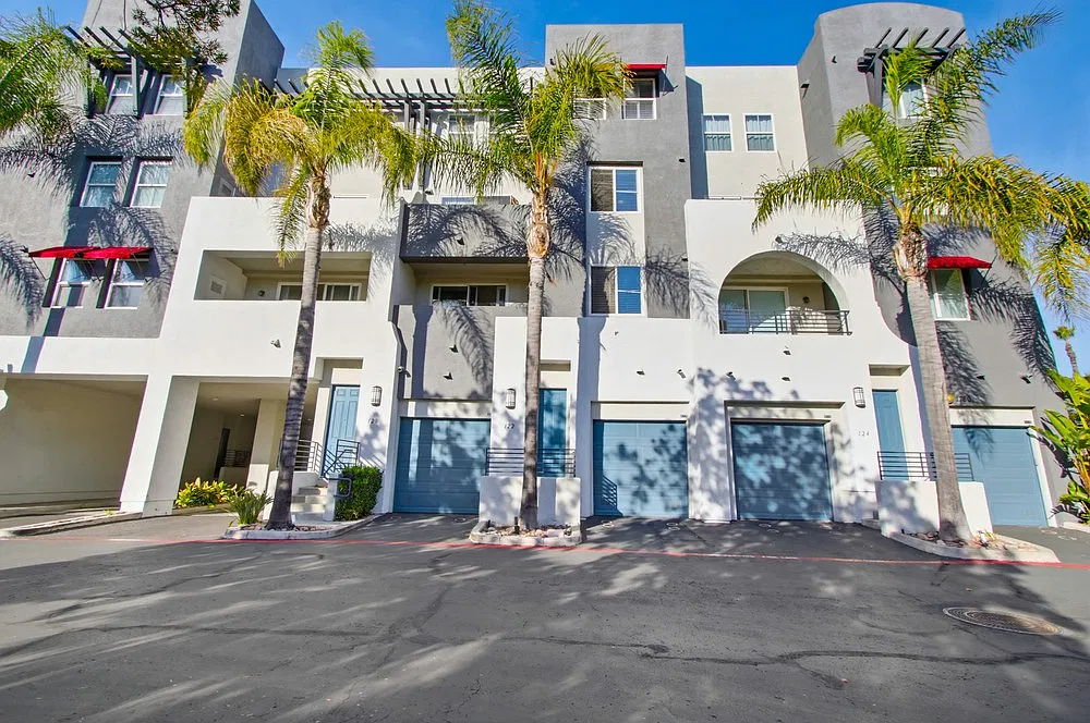 2 bed, 1110 sqft, $3,400 — Photo 3