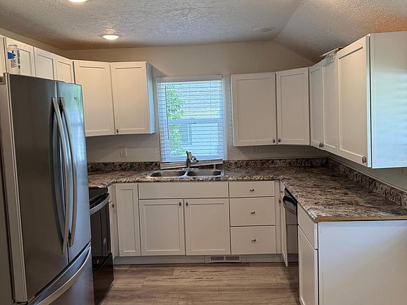 2nd image of 647 2nd Ave SW