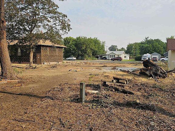 3rd image of 191 2nd Ave W
