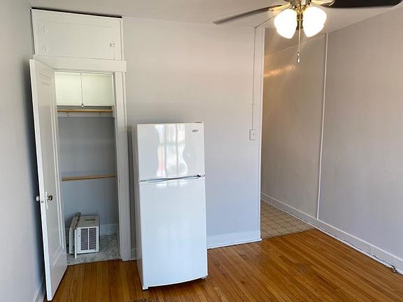 2nd image of 6714 N Northwest Hwy APT 202