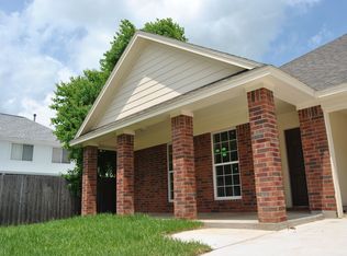 328 Lasso St, Angleton, TX 77515