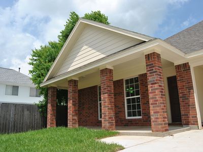 328 Lasso St, Angleton, TX, 77515