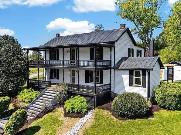 189 Old Roseland Rd, Roseland, VA 22967