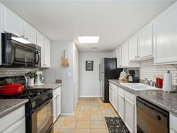 4th image of 11124 Burbank Blvd APT 308
