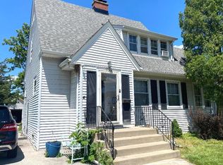 1704 E Algonquin Rd, Des Plaines, IL 60016