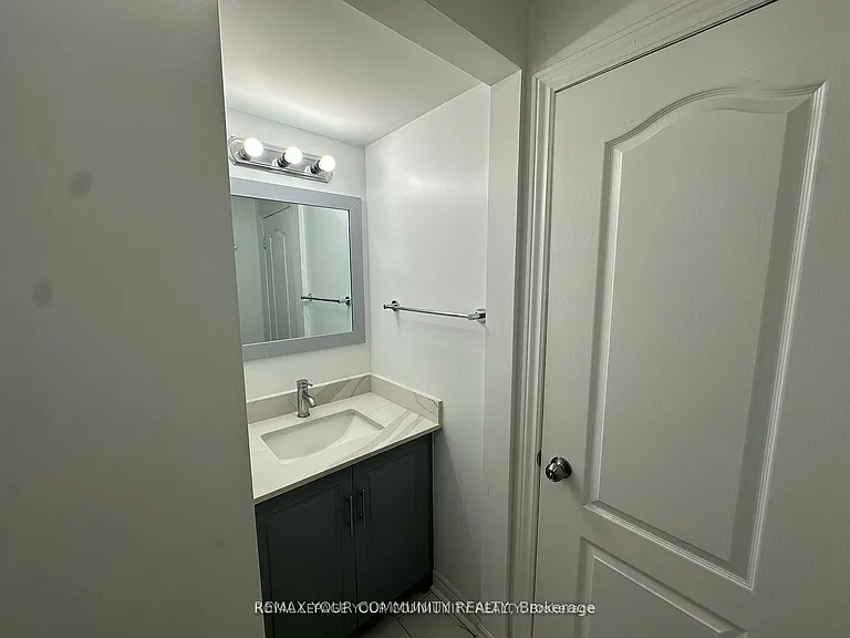 945 Yonge St — Photo 12