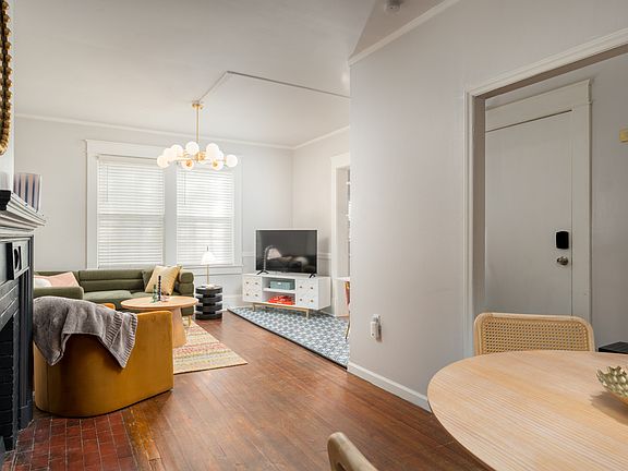 3rd image of 1504 W Friendly Ave #A