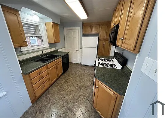 34 Patricia Ave — Photo 10