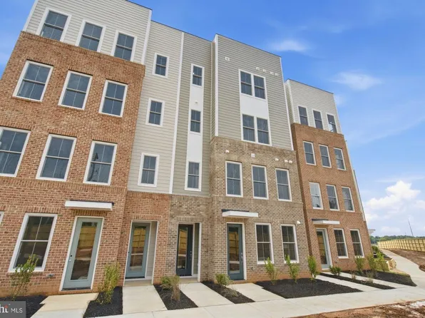10530 White Granite Dr, Oakton, VA 22124