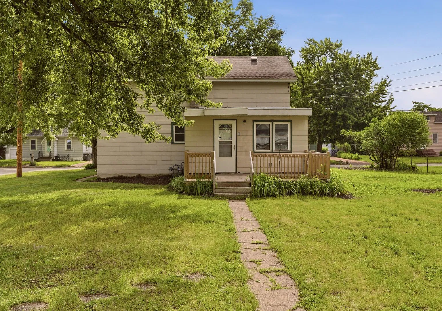 4 Bedroom Northside Single Family Home — Photo 2