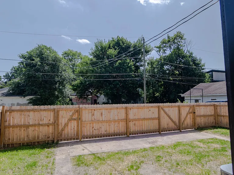 1345 N Olney St — Photo 32
