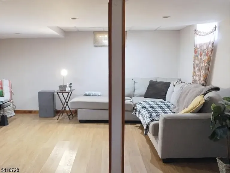 585 Mountainview Dr — Photo 14