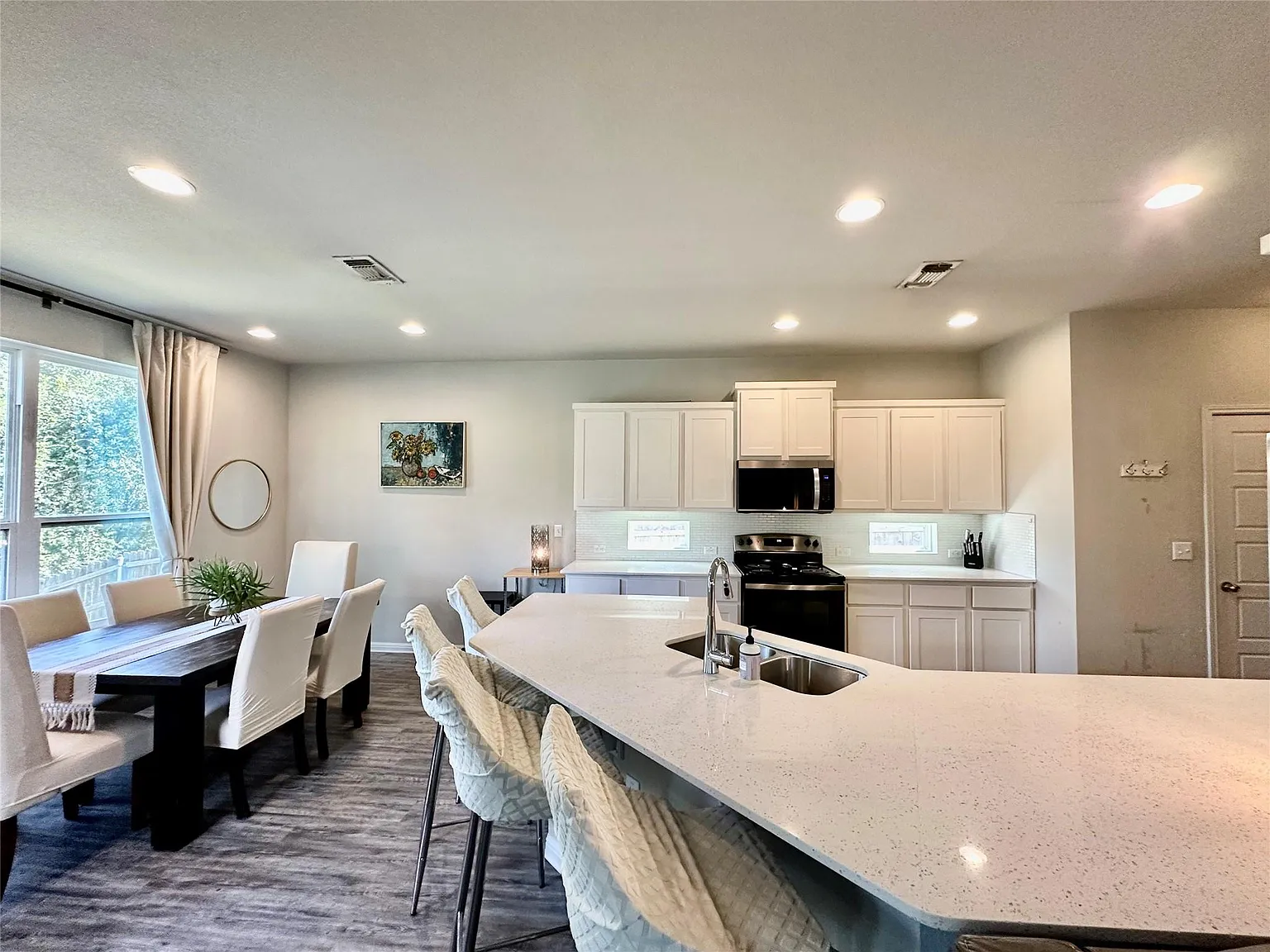 3 bed, 2.5 bath, 1756 sqft, $2,600 — Photo 4