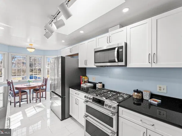 214 S Royal Ave, Front Royal, VA 22630