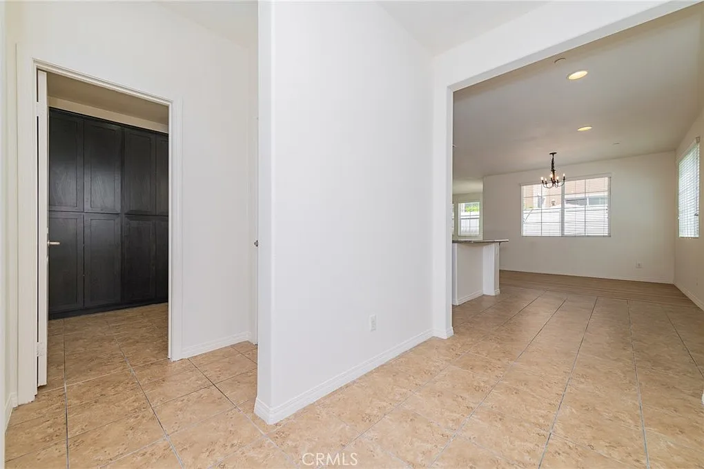 4 bed, 2.5 bath, 2200 sqft, $3,600 — Photo 2