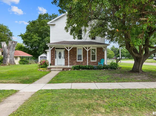 411 E 3rd St, Delavan, IL 61734