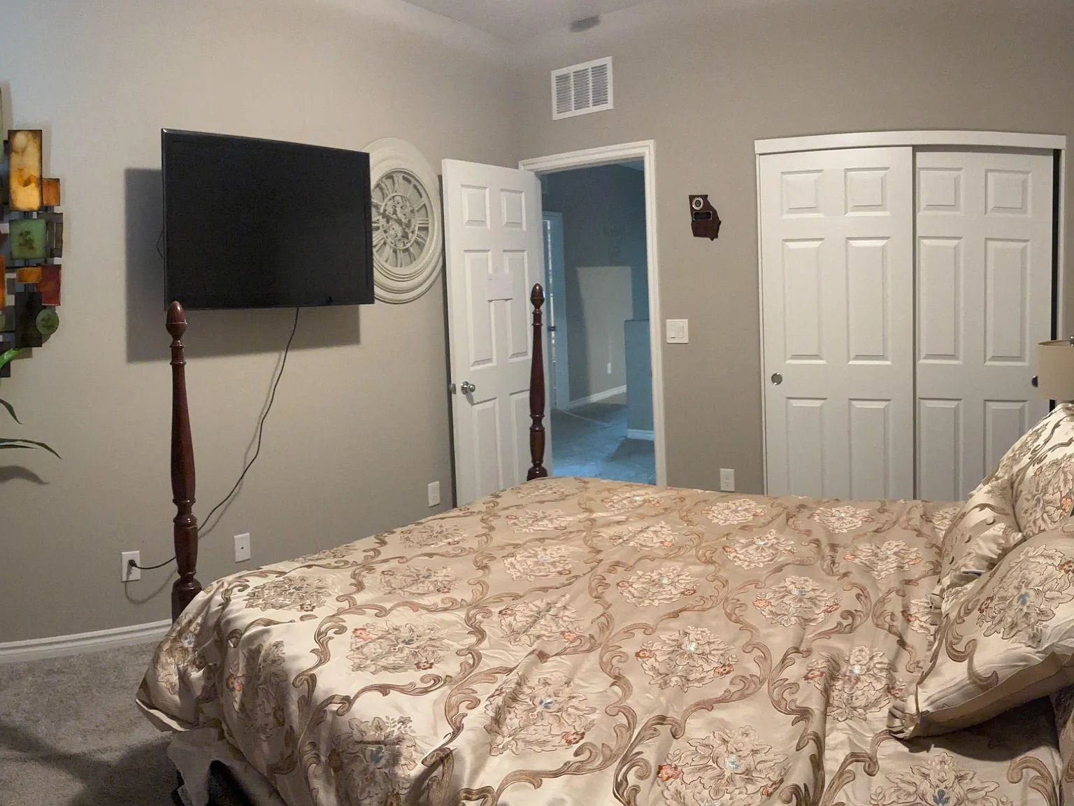 1 bed, 1.0 bath, 2000 sqft, $1,274 — Photo 1