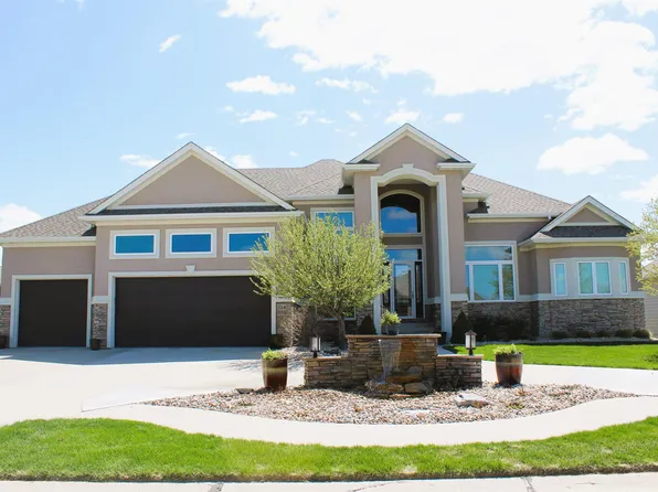 324 E Pinehurst Trl, Dakota Dunes, SD 57049