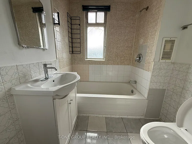 418 Royal York Rd #2 — Photo 10