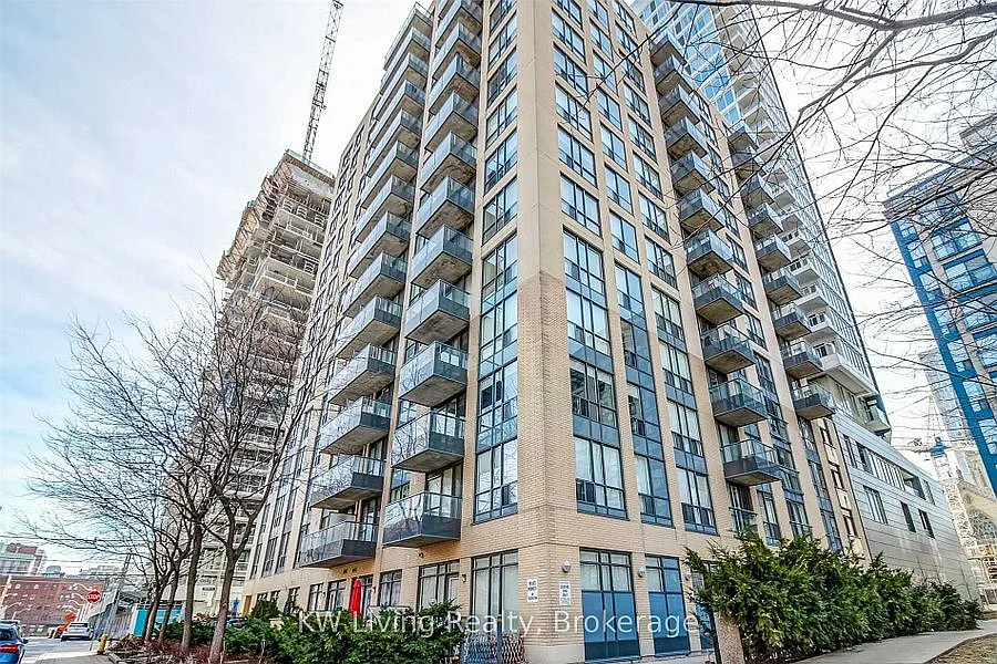 Photo 1 of 32 - 76 Shuter St #208 - Toronto, ON Primary Photo - 76 Shuter St #208