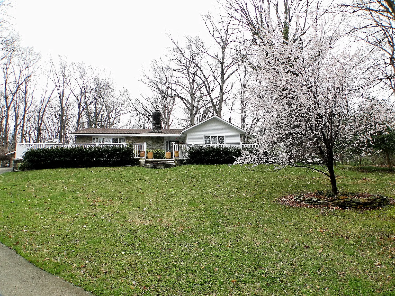 5519 Hillrise Rd photo 1