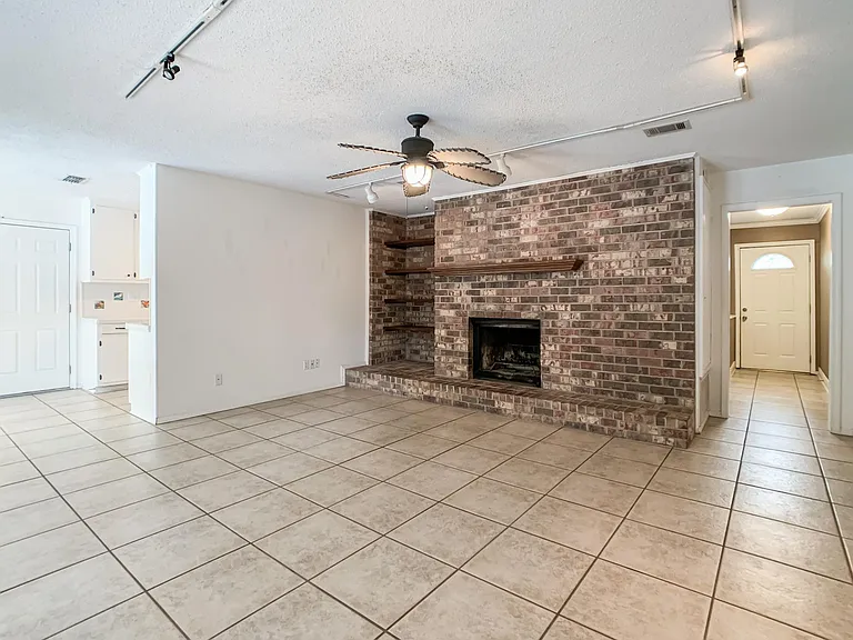 4239 Burtonwood Cir — Photo 6