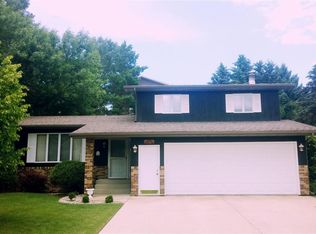 2508 Bel Air Pl, Minot, ND 58703