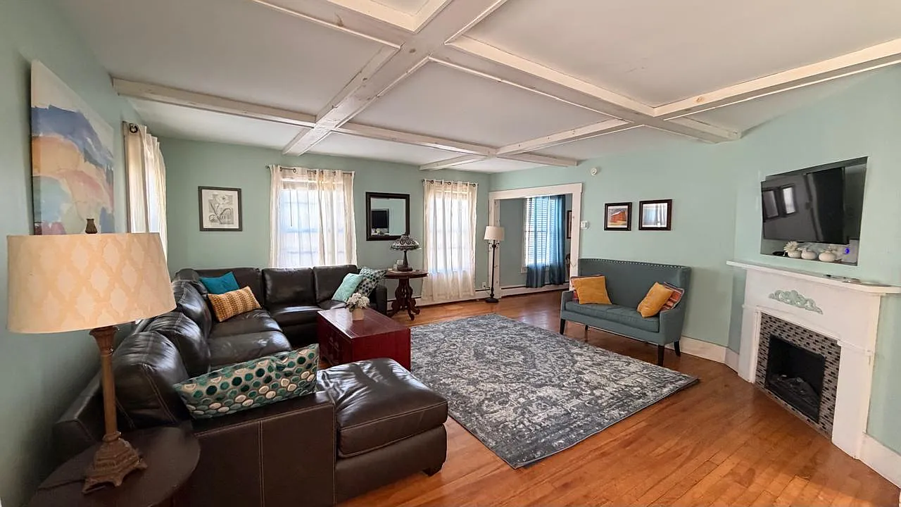 4 bed, 2520 sqft, $3,300 — Photo 1