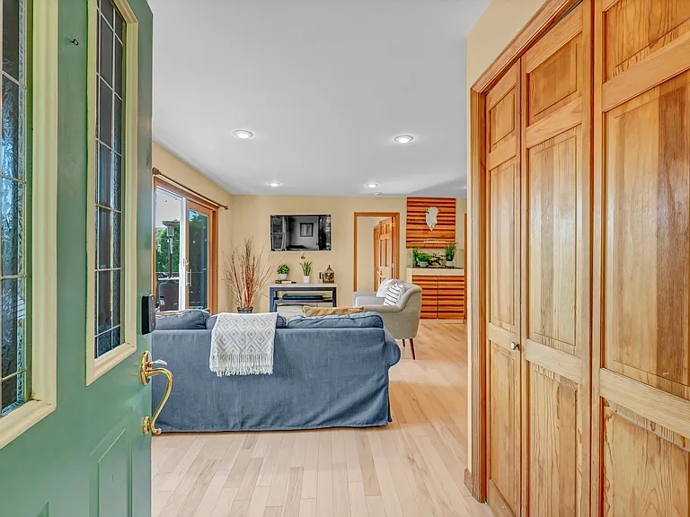 18 Shore Rd — Photo 8