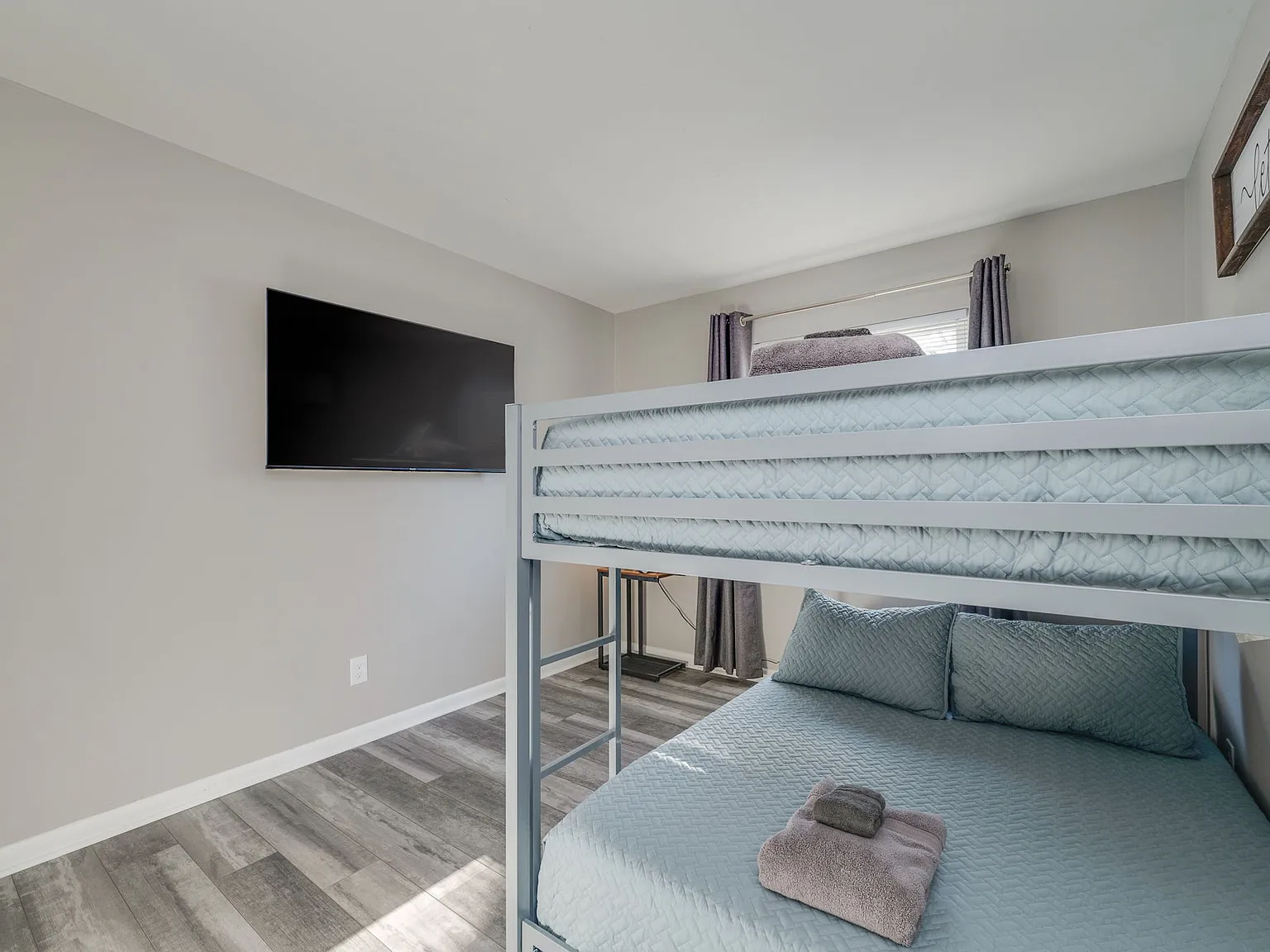 3 bed, 1.5 bath, 1200 sqft, $3,799 — Photo 4
