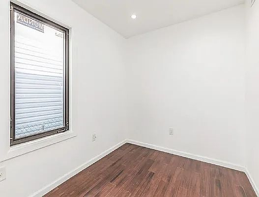 4th image of 2753 E 11th St