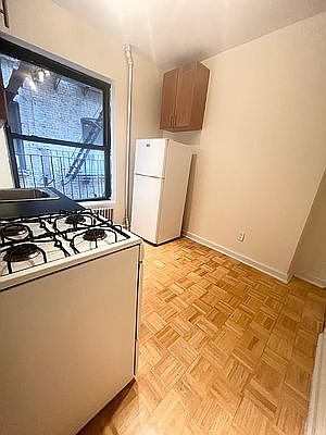 3rd image of 260 6th Ave APT 10