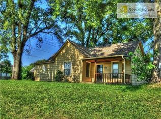 1800 S Broadway St, Oak Grove, MO 64075
