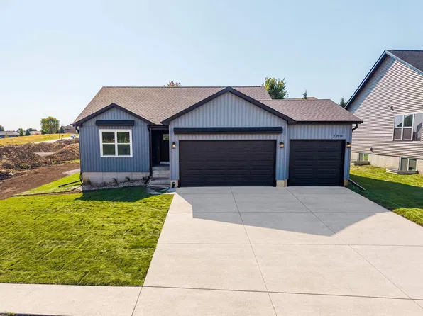 209 Riverbend Rd, Waverly, IA 50677
