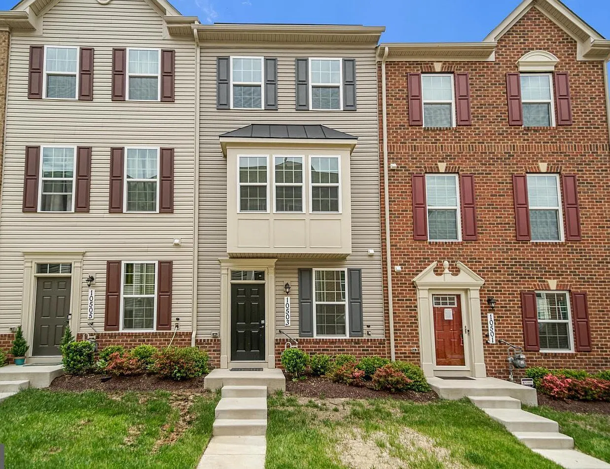3 bed, 1300 sqft, $3,125 — Photo 1