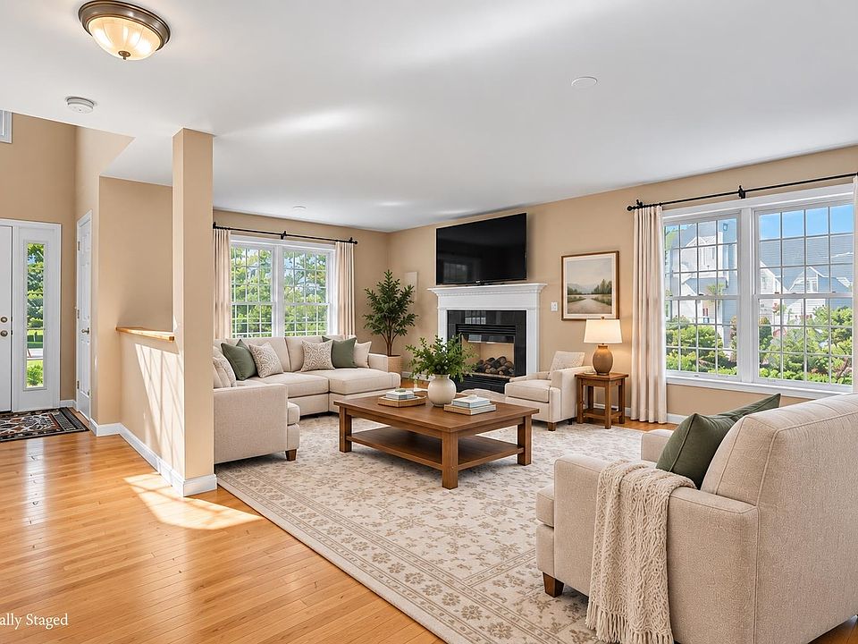 1st image of 8 Pineo Farms Road