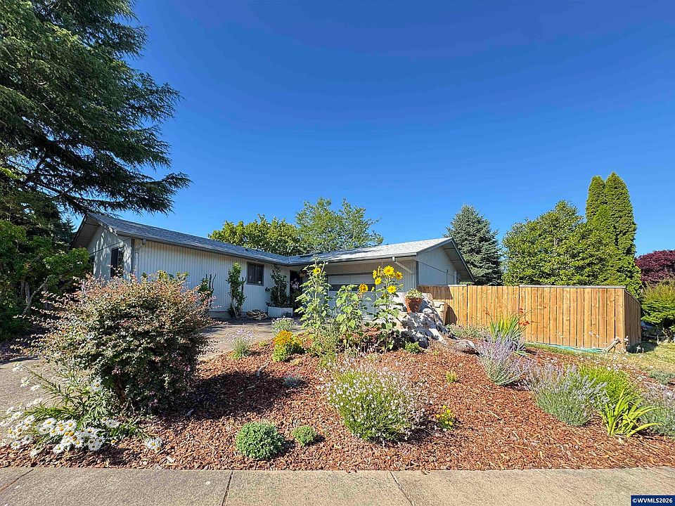 1st image of 534 SE Hathaway Pl