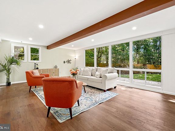 3rd image of 8545 Pineway Ct