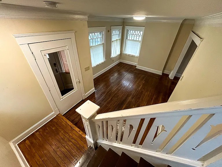 9804 Newton Ave — Photo 6