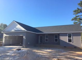 135 Pintail Dr, Lexington, NC 27295