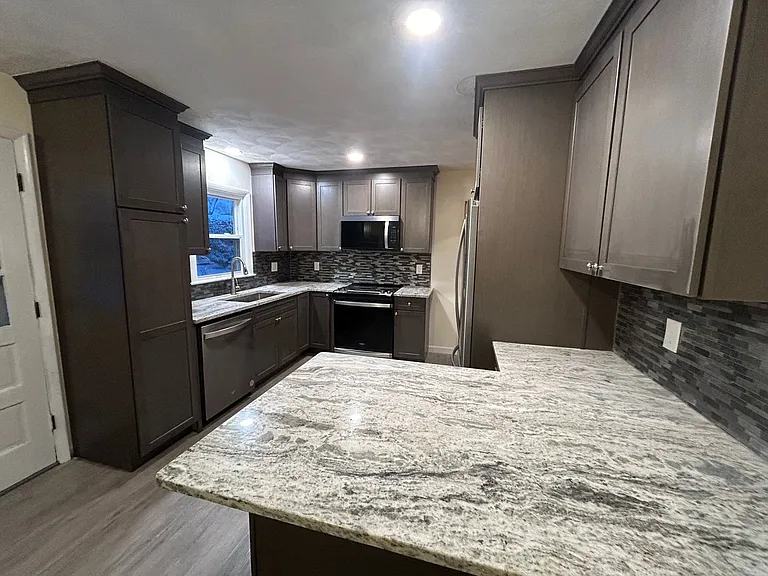 58 Versailles St — Photo 6