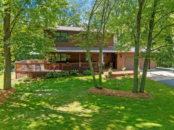 4771 Michelle Dr, Suamico, WI 54173