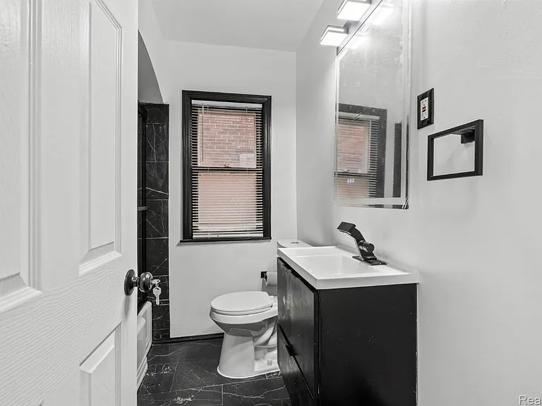10609 Stratman St — Photo 5