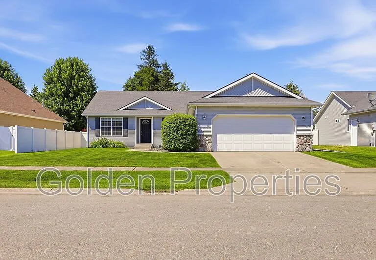 10654 N Seaside St — Photo 1