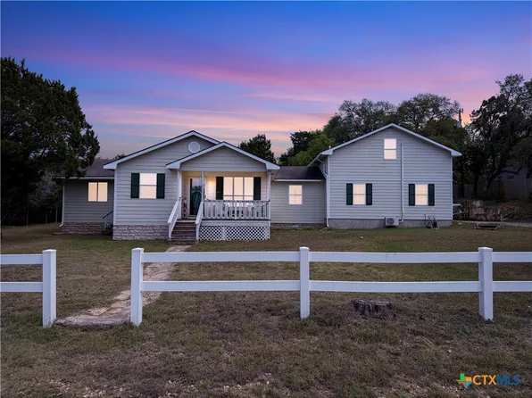 462 Flatrock Dr, Canyon Lake, TX 78133